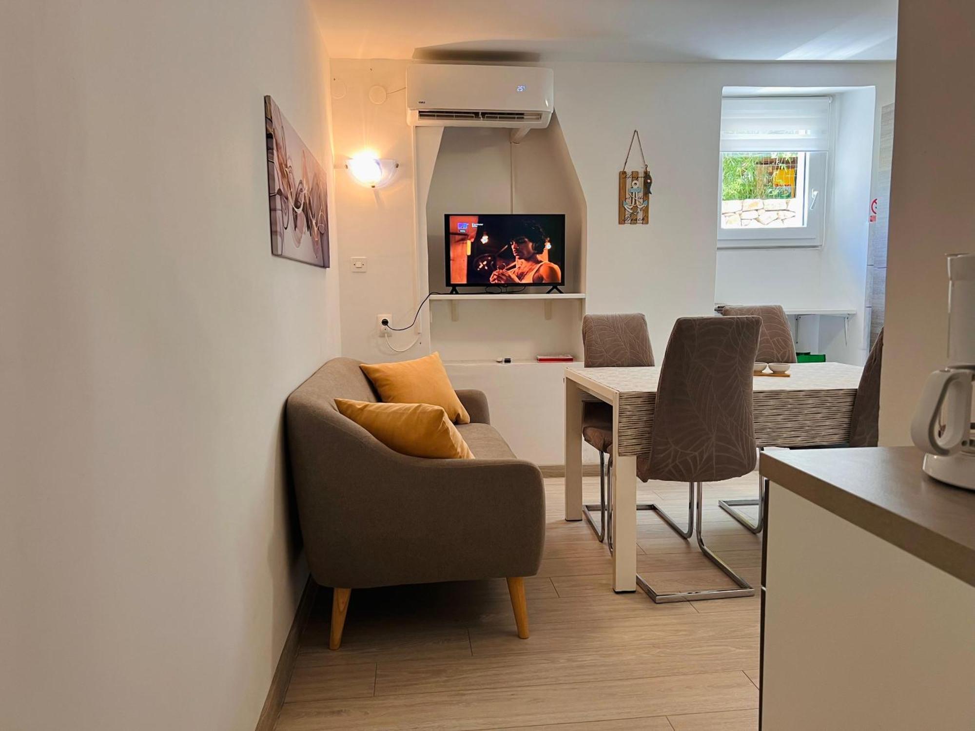 Apartman Gabriela Mali Losinj Ngoại thất bức ảnh